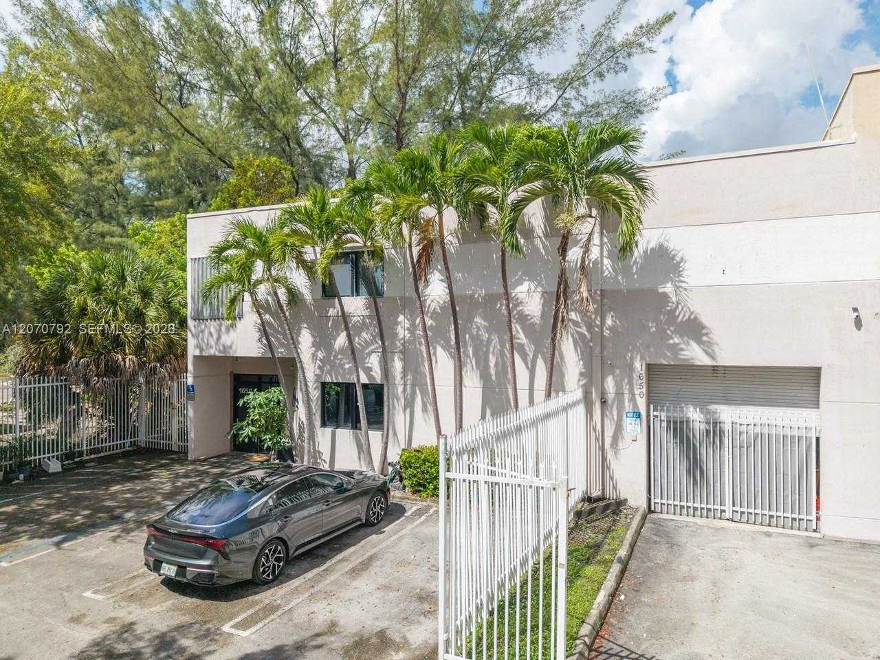 1650 NW 95th Ave Doral Florida United States, for Sale, commercial, Roberto Villasmil, Interinvestments Realty, Inc.