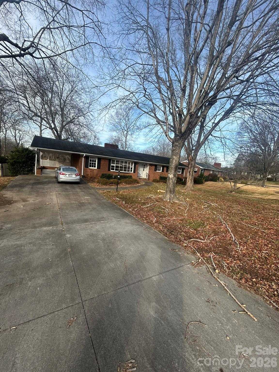 626 Willowbrook Lane Winston Salem North Carolina United States, for Sale, residential,  , The Headley Group Realty