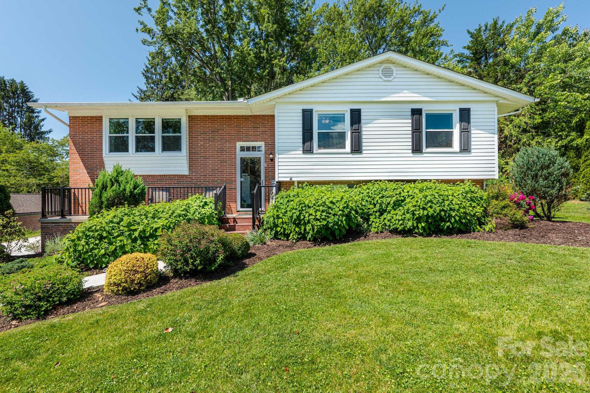 11 Summit Drive Arden North Carolina United States, for Sale, residential, Toby Davis, RE/MAX RESULTS REALTY