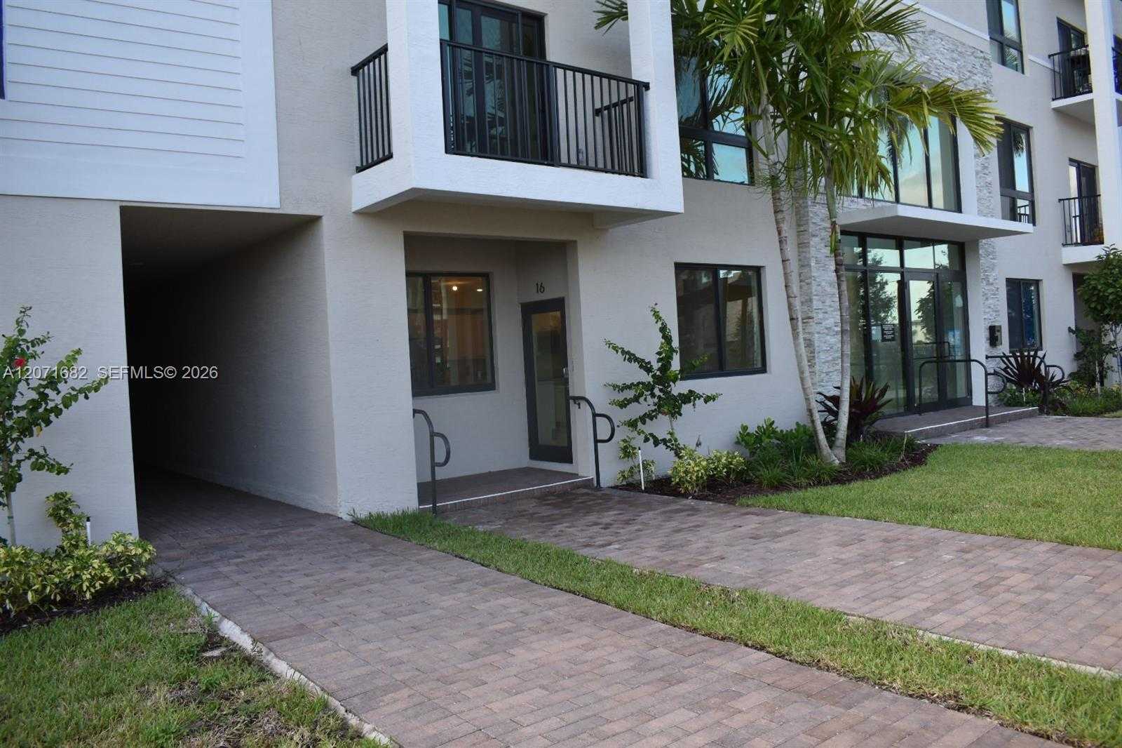 4640 NW 84  APT 16 Doral Florida United States, for Sale, residential, Roberto Villasmil, Interinvestments Realty, Inc.
