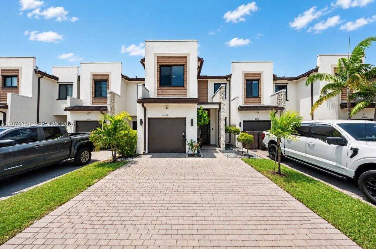 20576 NE 5th Pl Miami Florida United States, for Sale, residential,  , INCOM OFFICE EXAMPLE