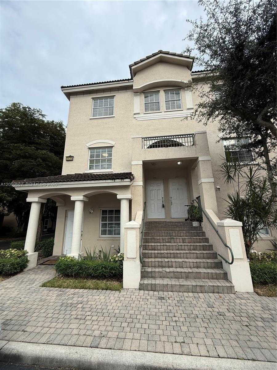 5620 NW 114th Path  APT 201 Doral Florida United States, for Rent, residential, Roberto Villasmil, Interinvestments Realty, Inc.