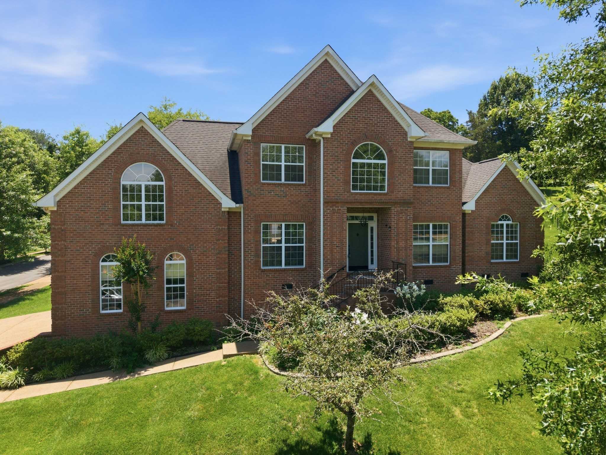 1046 Island Brook Dr Hendersonville Tennessee United States, for Sale, residential, Adam Hanes, LPT Realty