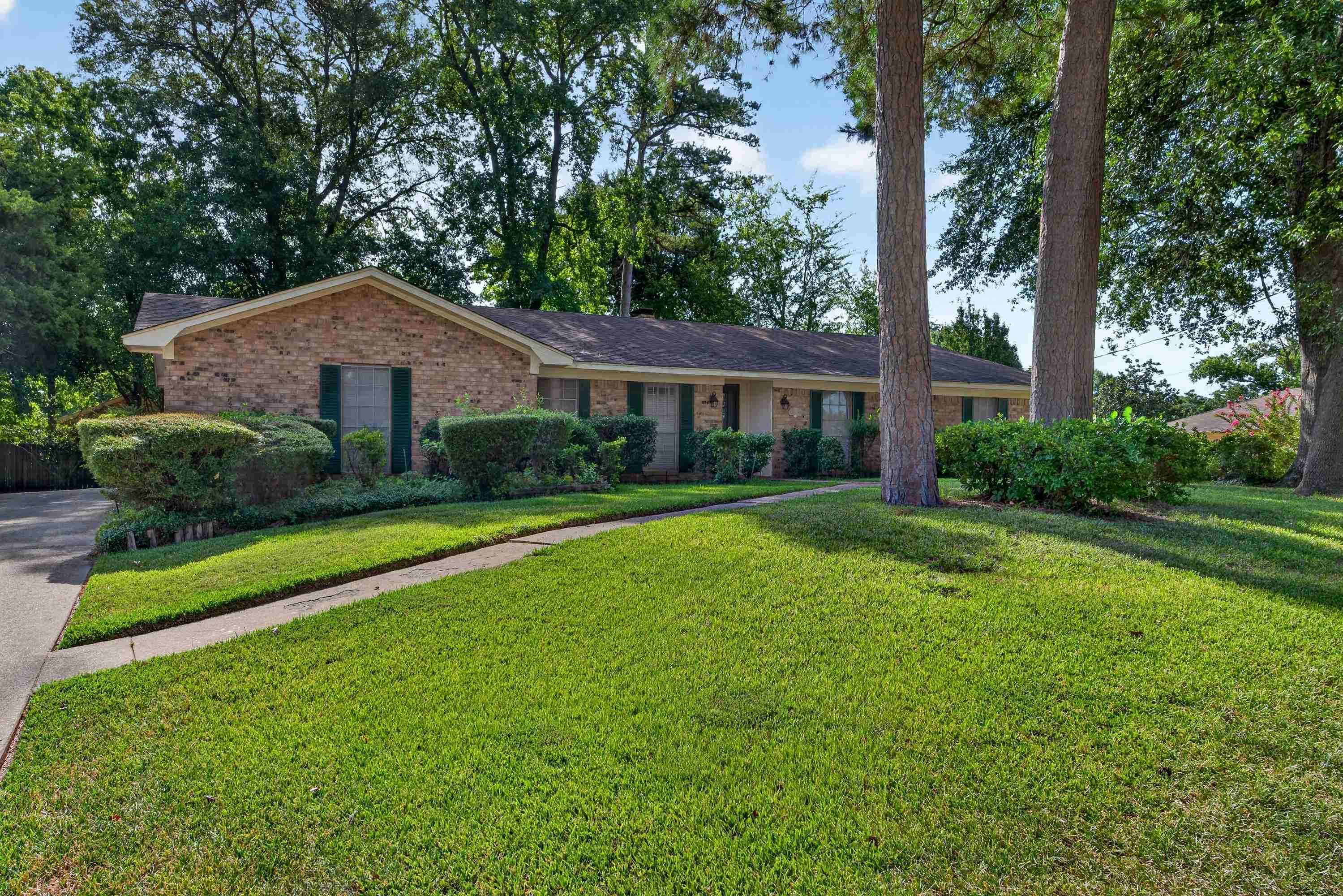 1808 Northpark Circle Longview Texas United States, for Sale, residential, Dona  Willett, Summers Cook & CO.
