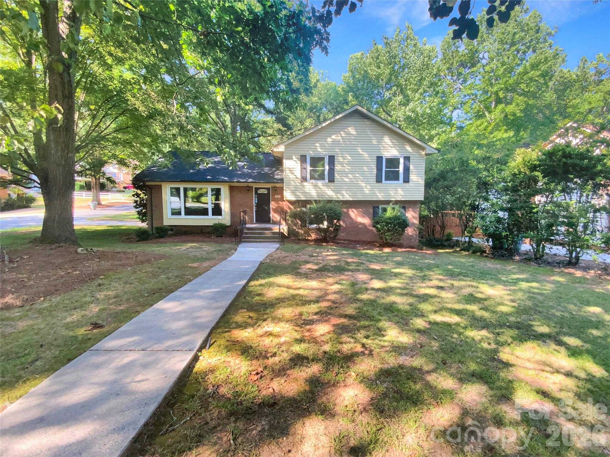 7401 Limerick Drive Charlotte North Carolina United States, for Sale, residential, Kristen Haynes, New Home Buyers Brokers / Realty Pros