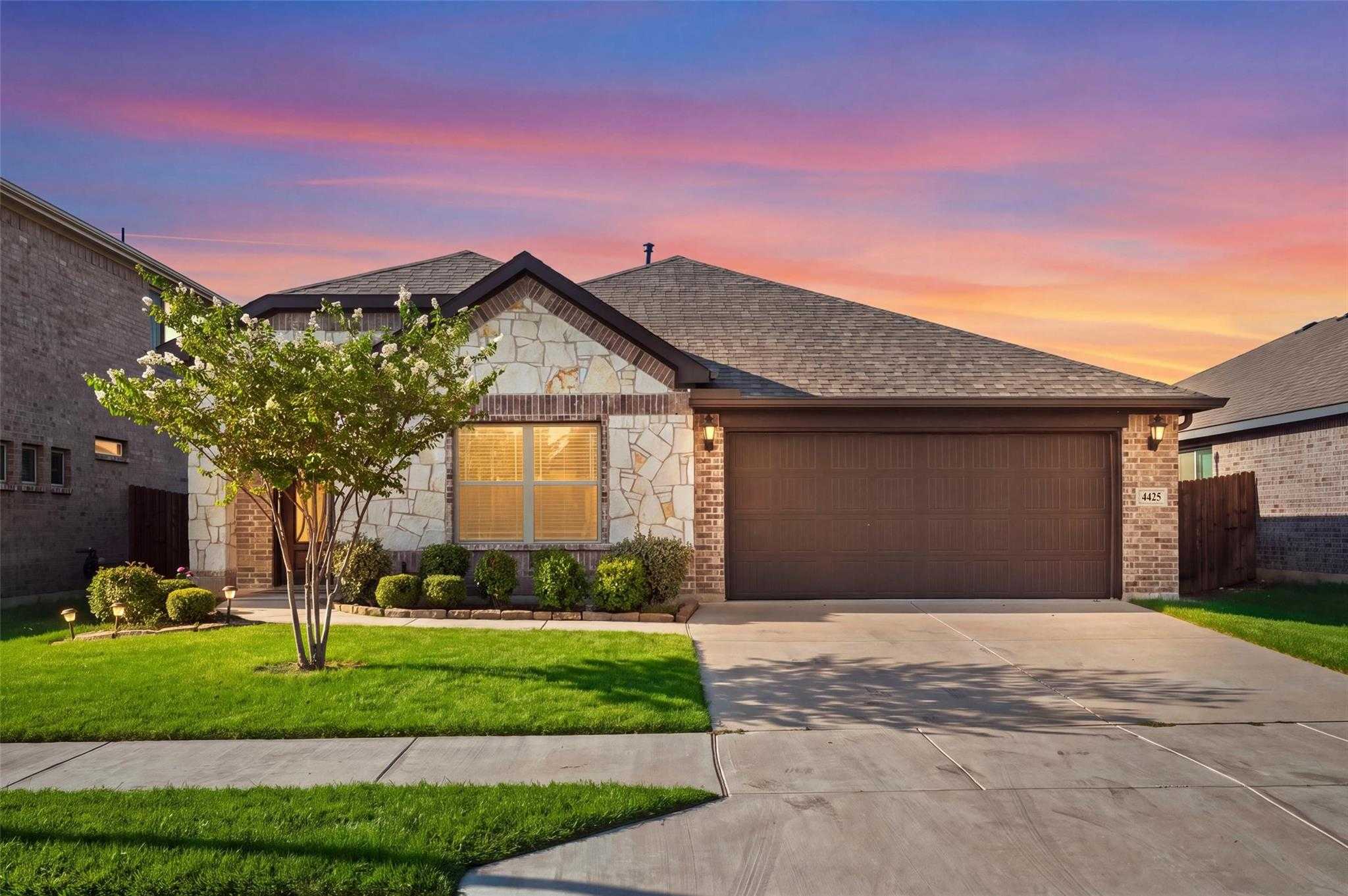 4425 Ridgehurst Lane Fort Worth Texas United States, for Sale, residential, Stacy Fritchen, Berkshire Hathaway HomeServices PenFed Realty