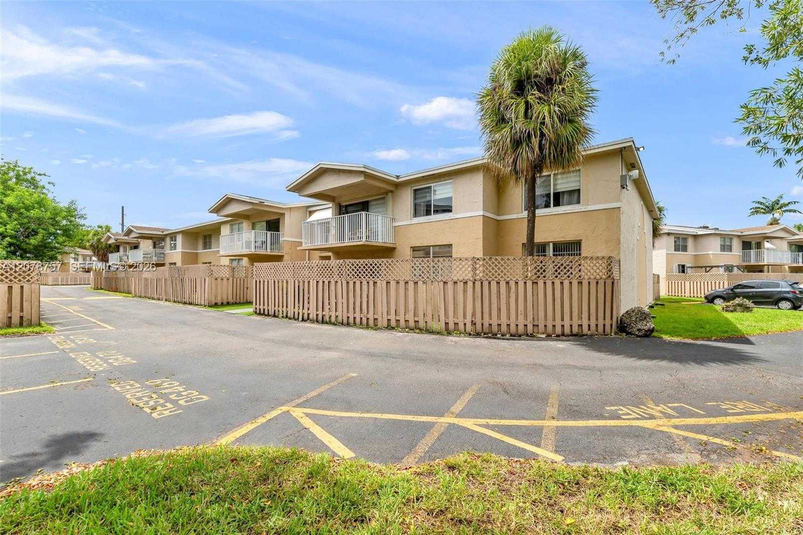 4140 NW 79th Ave  APT 2B Doral Florida United States, for Rent, residential, Roberto Villasmil, Interinvestments Realty, Inc.