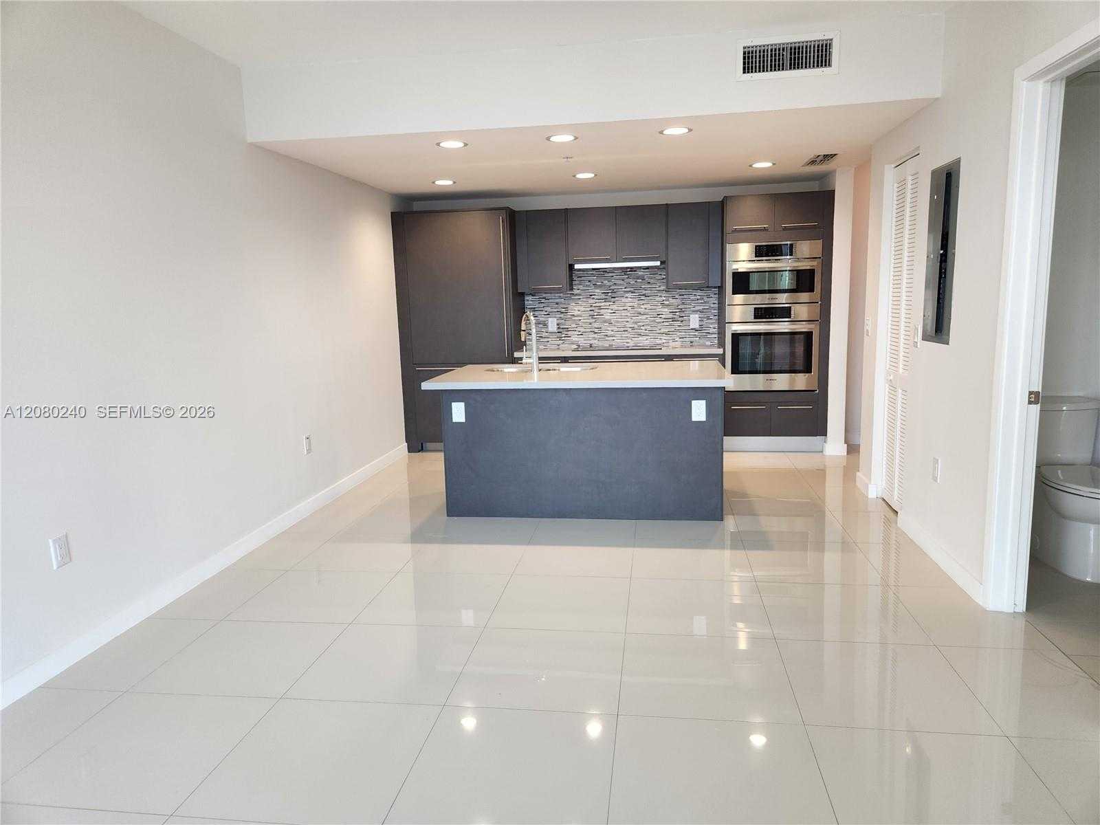 7875 NW 107th Ave  APT 711 Doral Florida United States, for Rent, residential, Roberto Villasmil, Interinvestments Realty, Inc.