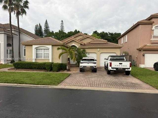 9771 NW 32nd St Doral Florida United States, for Sale, residential, Roberto Villasmil, Interinvestments Realty, Inc.