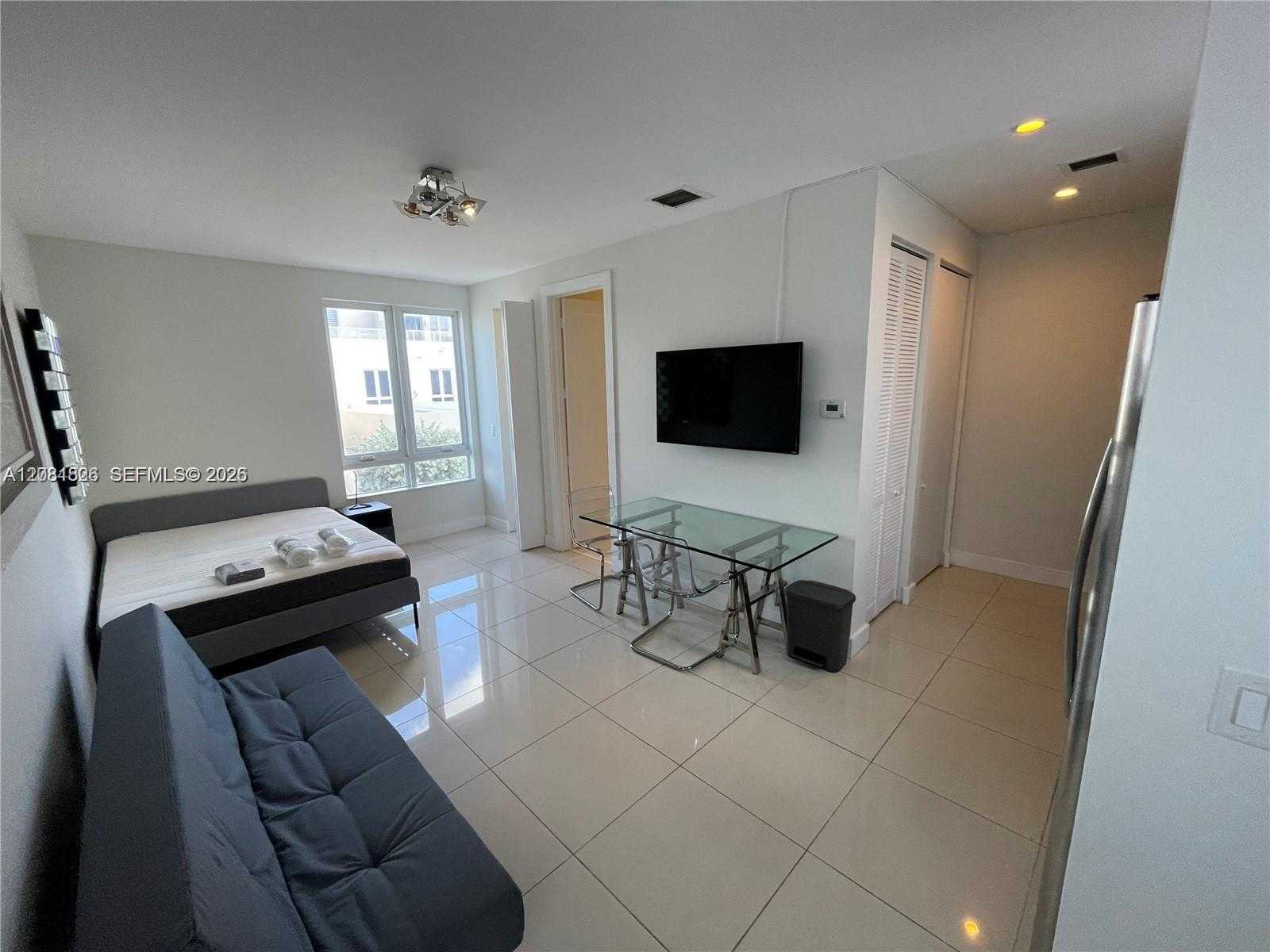 6423 NW 105th Ct  APT Studio Doral Florida United States, for Rent, residential, Roberto Villasmil, Interinvestments Realty, Inc.