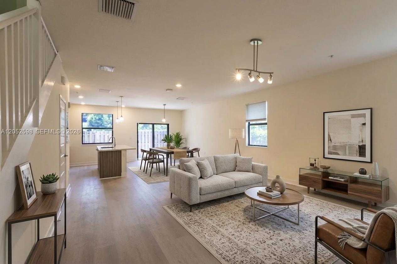 10407 NW 82nd St  APT 12 Doral Florida United States, for Sale, residential, Roberto Villasmil, Interinvestments Realty, Inc.