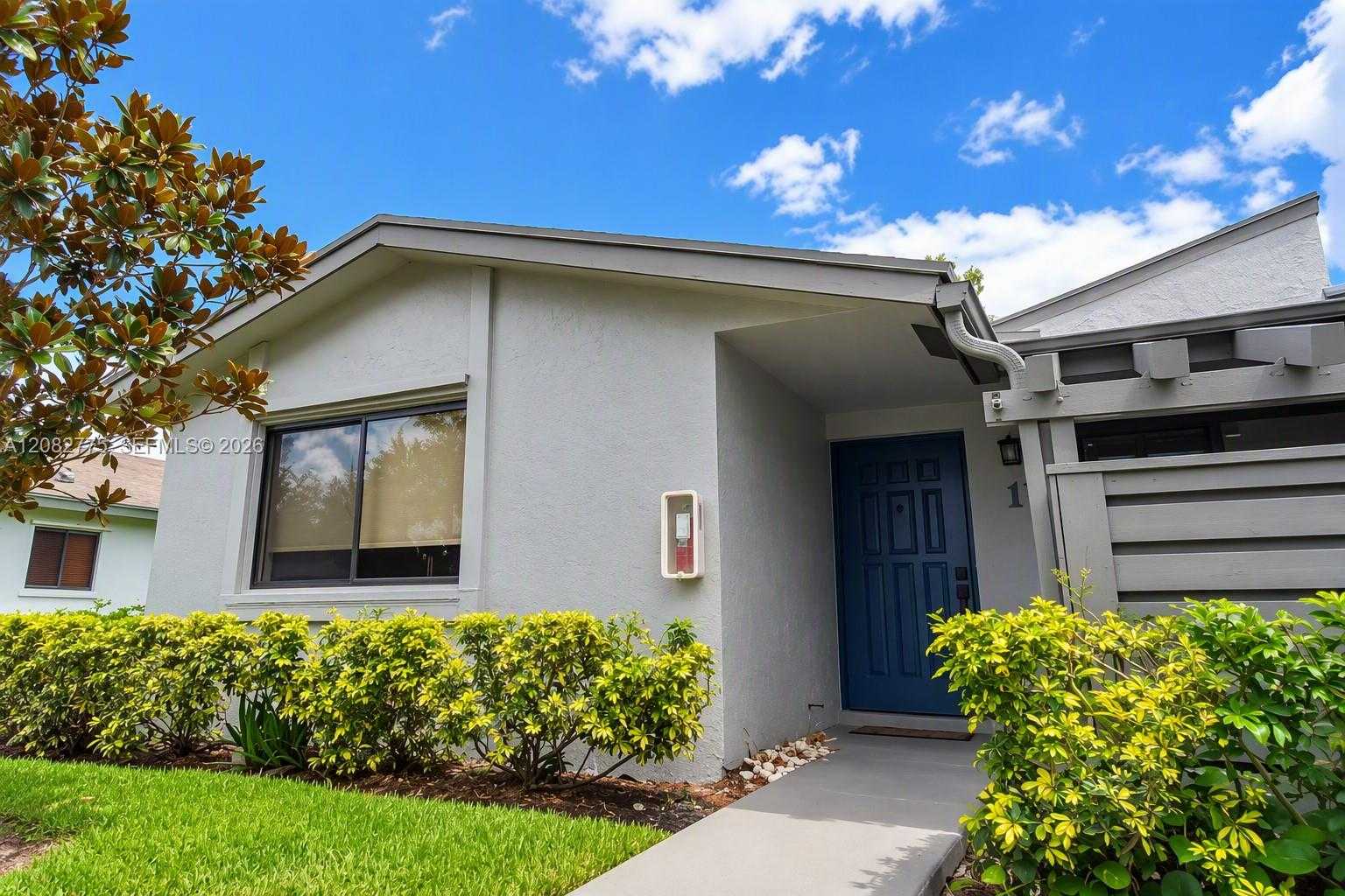 445 Lakeview Dr  APT 1 Weston Florida United States, for Sale, residential, Radmila Mandel, Florida Sky Realty Group