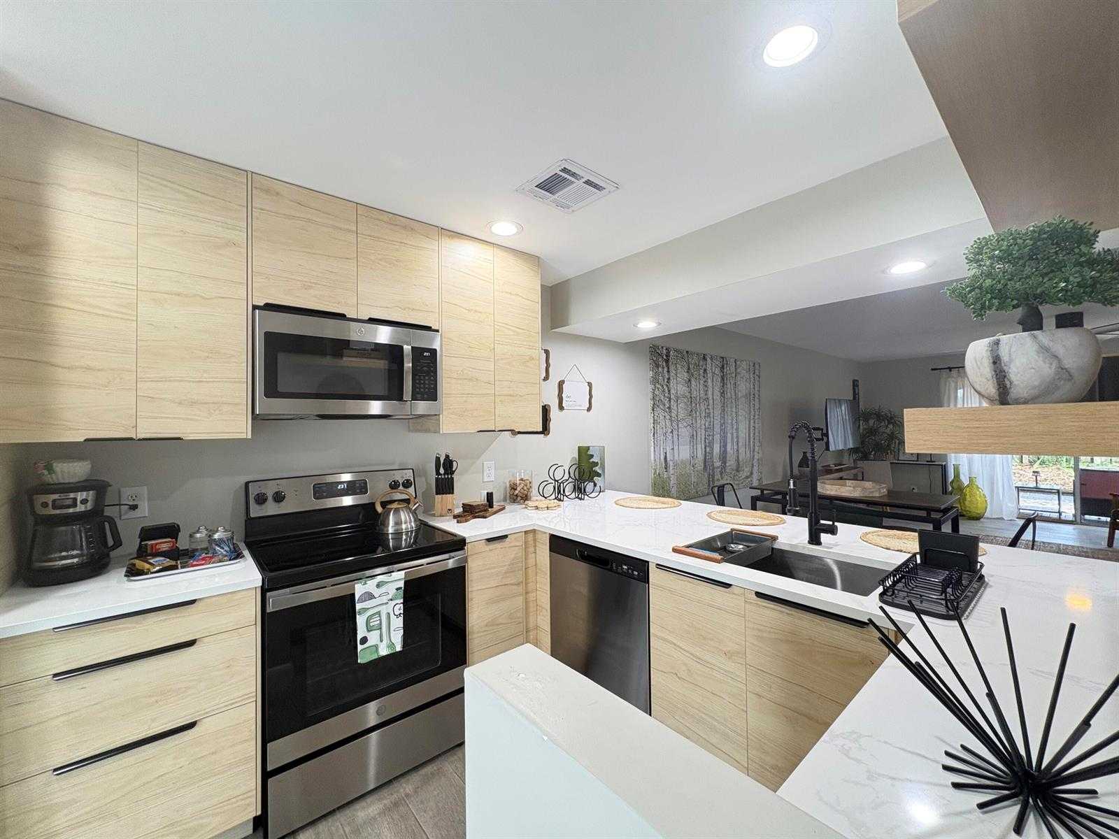 690 SE 23rd Avenue APT 1 Pompano Beach Florida United States, for Rent, residential,  , D'Lux Real Estate Services, LLC
