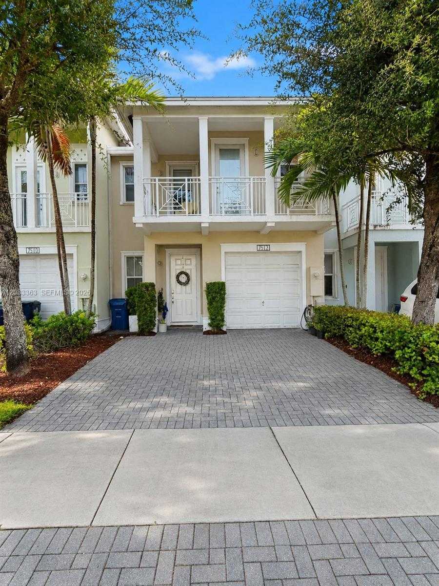 7512 NW 108th Path Doral Florida United States, for Rent, residential, Roberto Villasmil, Interinvestments Realty, Inc.