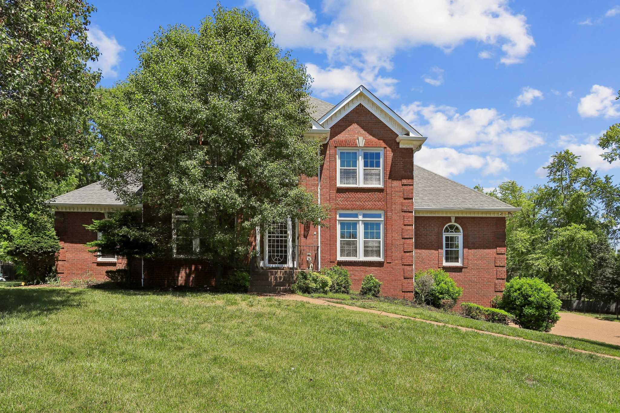 129 Pembroke Dr Hendersonville Tennessee United States, for Sale, residential, Adam Hanes, LPT Realty