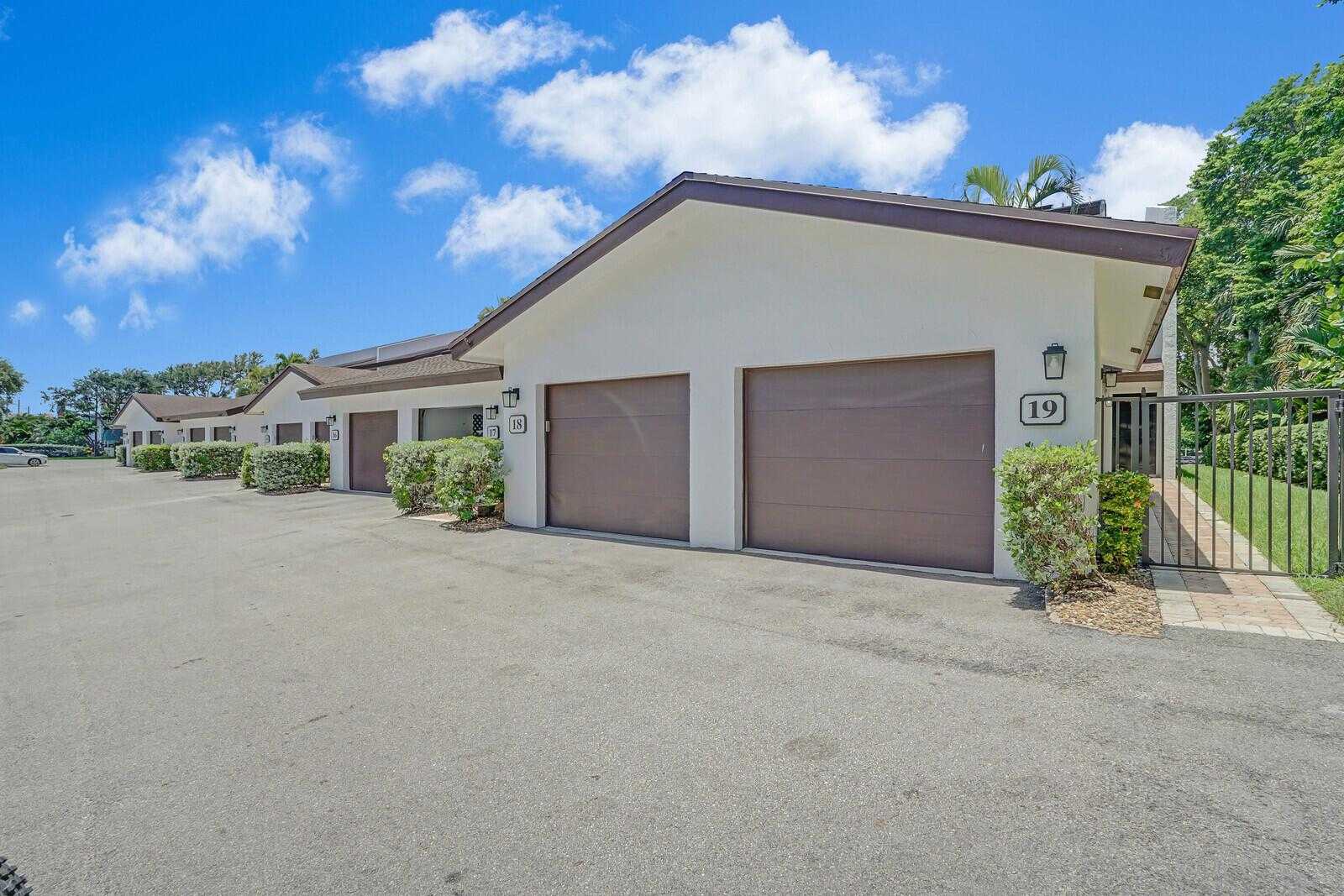 1301 N RIVERSIDE Drive APT 19 Pompano Beach Florida United States, for Sale, residential,  , Phoenix Realtors LLC