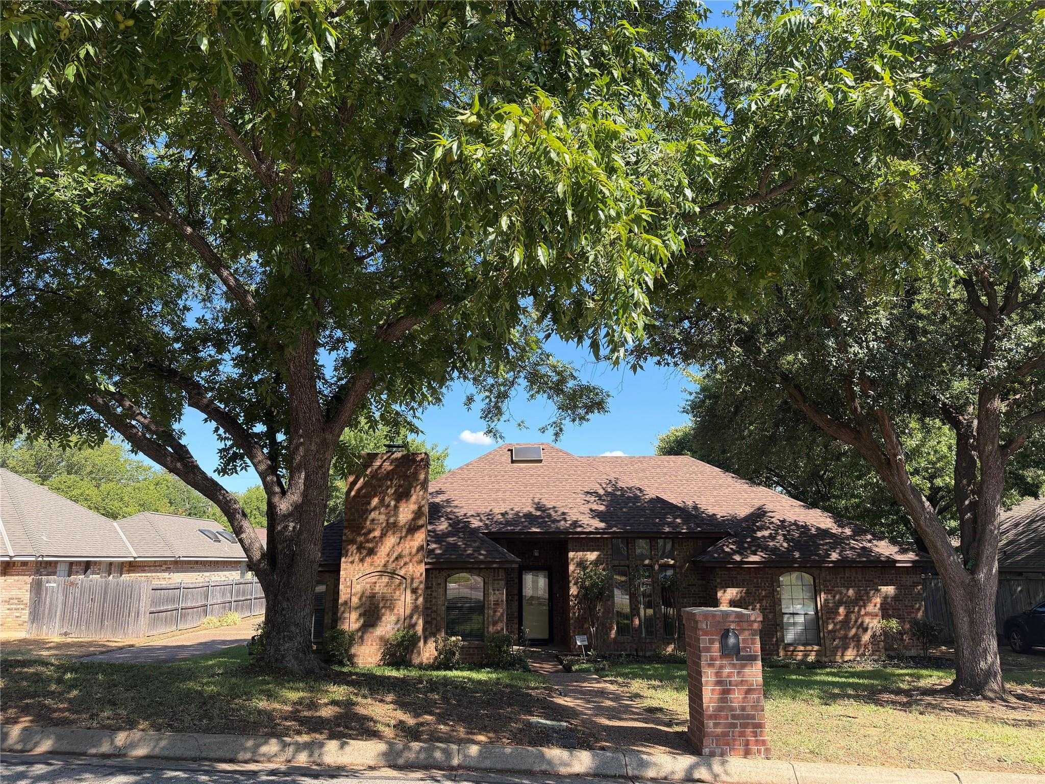 4307 Waycross Drive Arlington Texas United States, for Sale, residential, Stacy Fritchen, Berkshire Hathaway HomeServices PenFed Realty