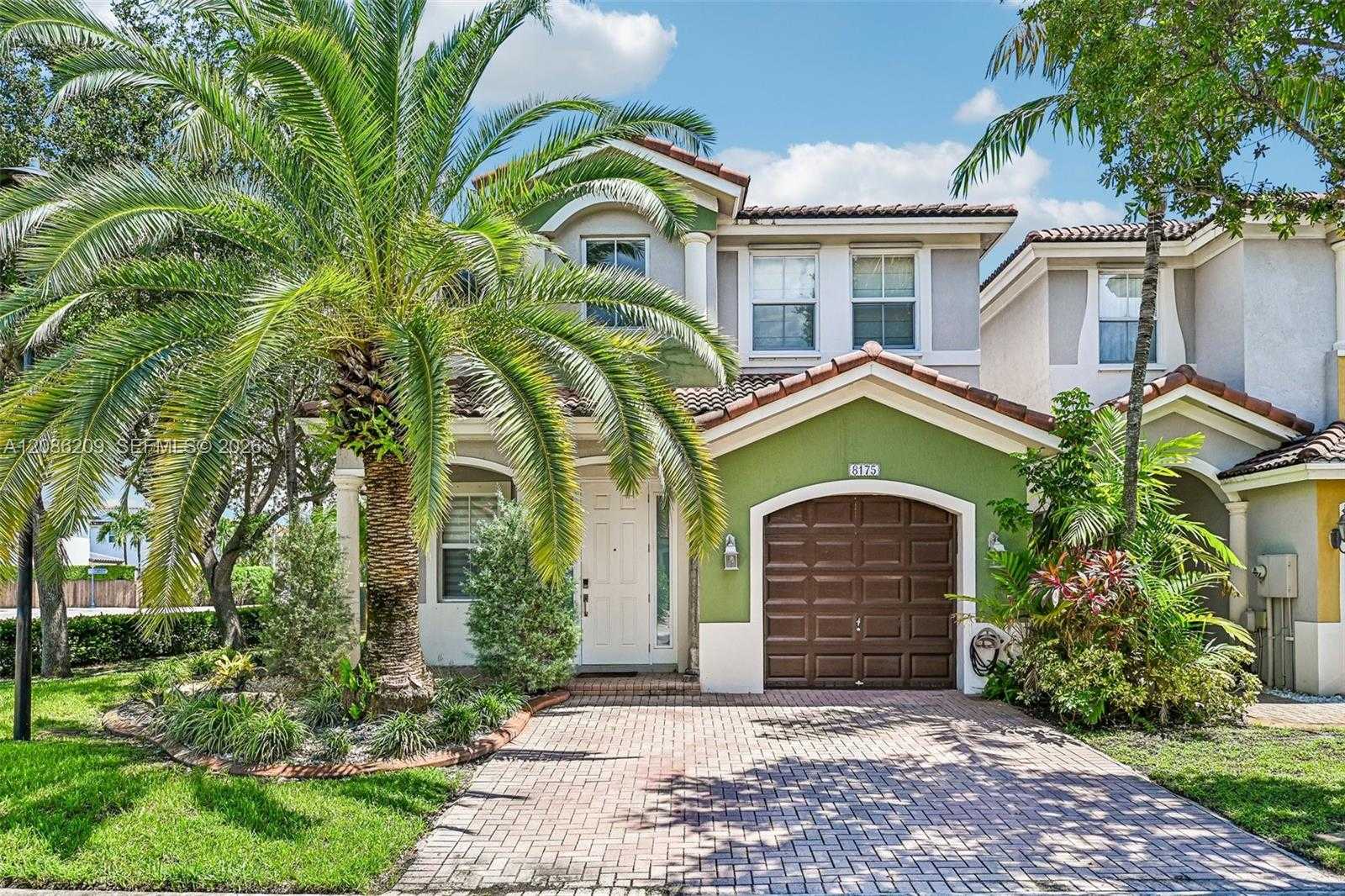 8175 NW 114th Pl Doral Florida United States, for Sale, residential, Roberto Villasmil, Interinvestments Realty, Inc.