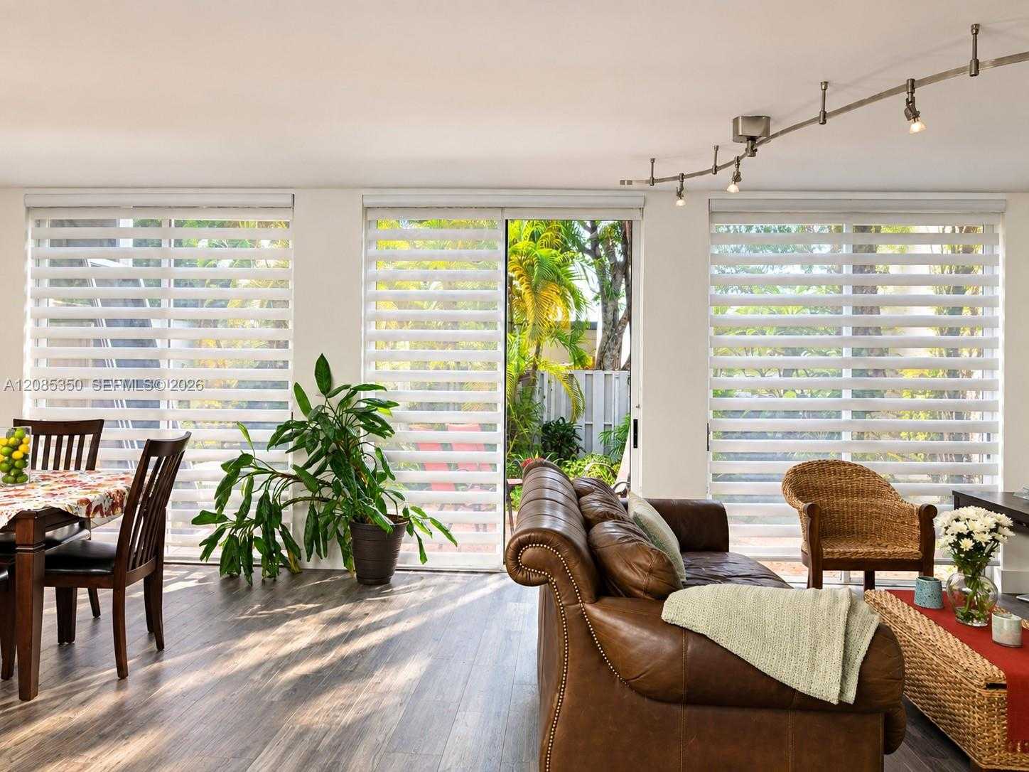 10016 NW 43rd Ter Doral Florida United States, for Rent, residential, Roberto Villasmil, Interinvestments Realty, Inc.