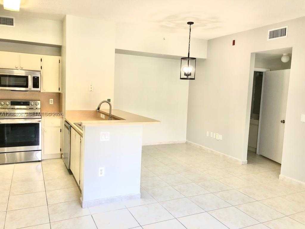 7250 NW 114th Ave  APT 107 Doral Florida United States, for Rent, residential, Roberto Villasmil, Interinvestments Realty, Inc.