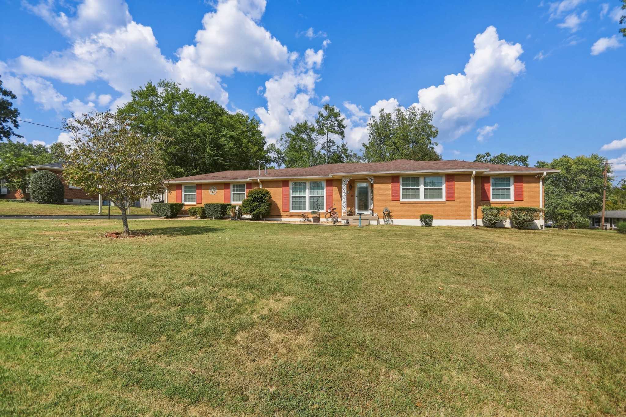 110 La Bar Dr Hendersonville Tennessee United States, for Sale, residential, Adam  Hanes, LPT Realty