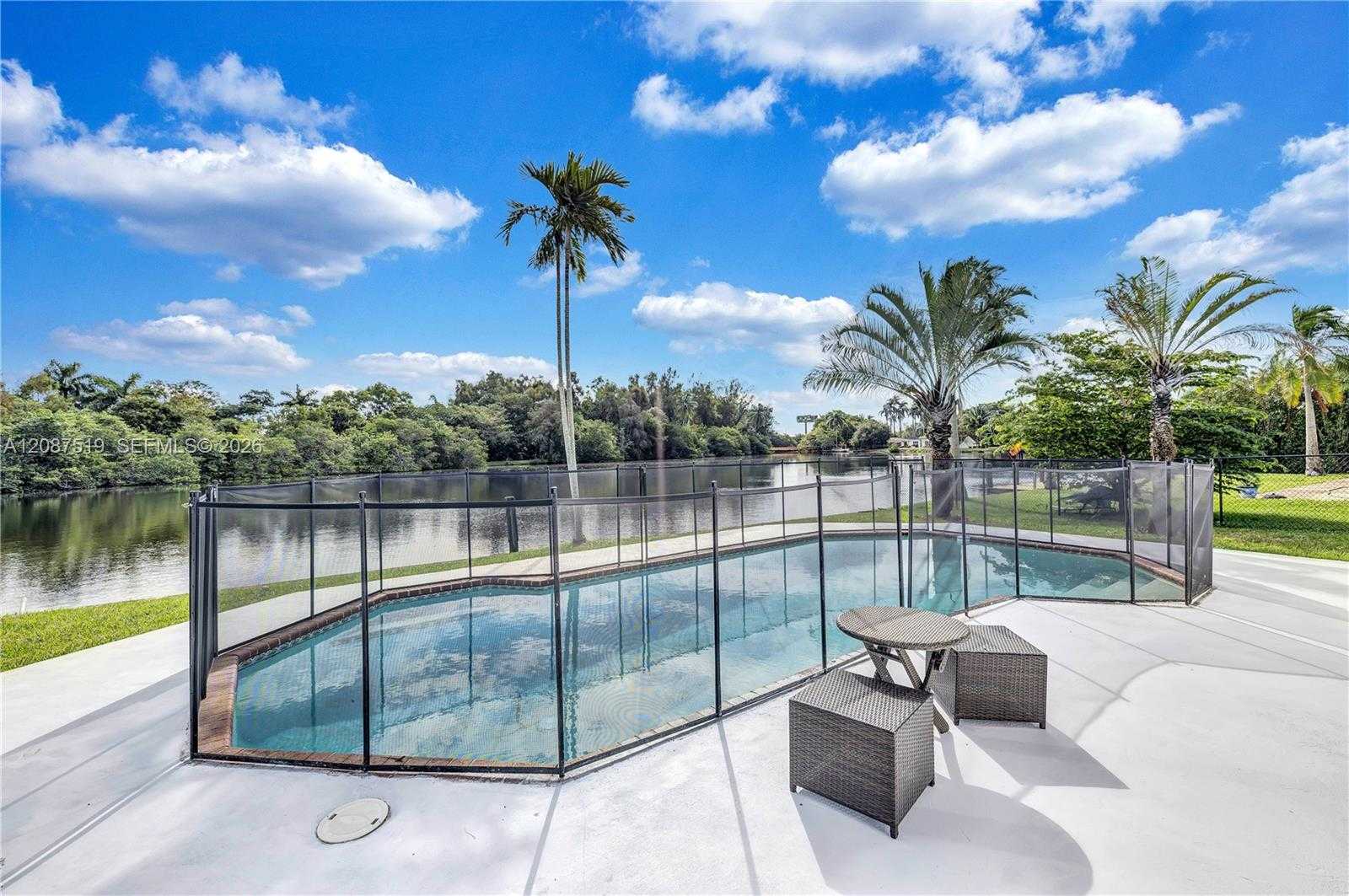 217 N 31st Ave Hollywood Florida United States, for Sale, residential, Ronald Wilson, Incom Demo New Office