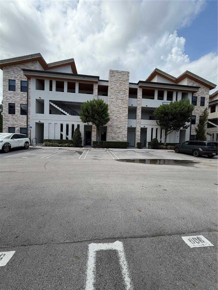 8195 NW 104th Ave  APT 22 Doral Florida United States, for Rent, residential, Roberto Villasmil, Interinvestments Realty, Inc.