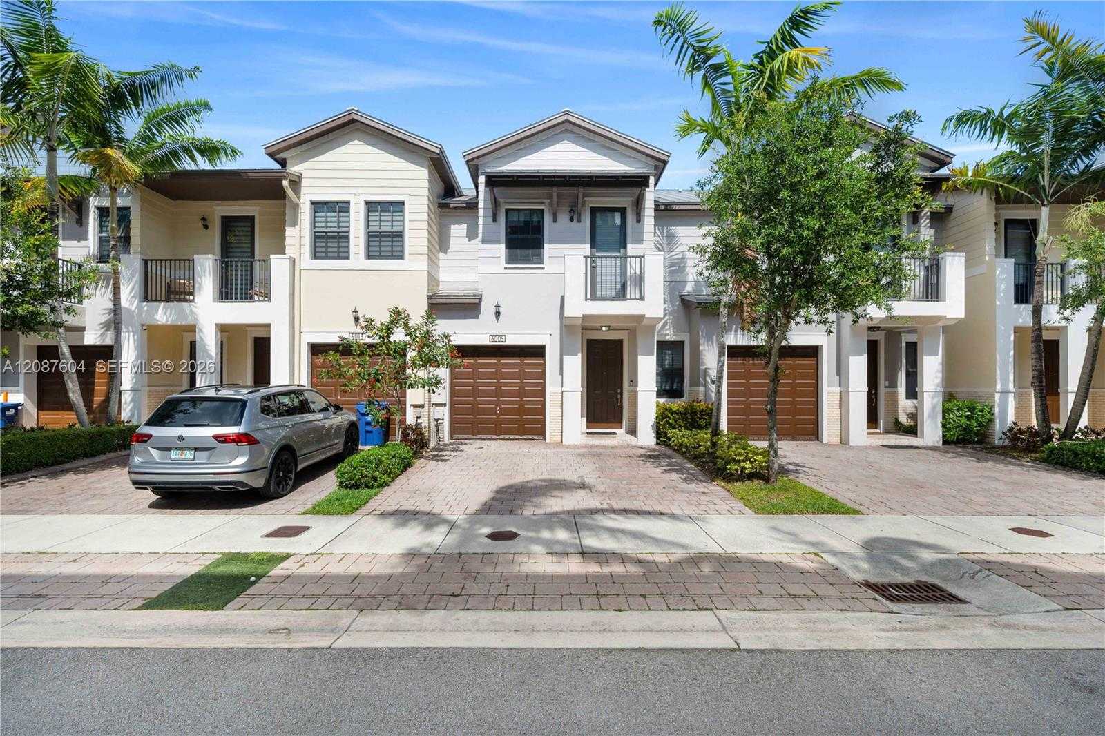 6005 NW 104th Path  APT 6005 Doral Florida United States, for Rent, residential, Roberto Villasmil, Interinvestments Realty, Inc.