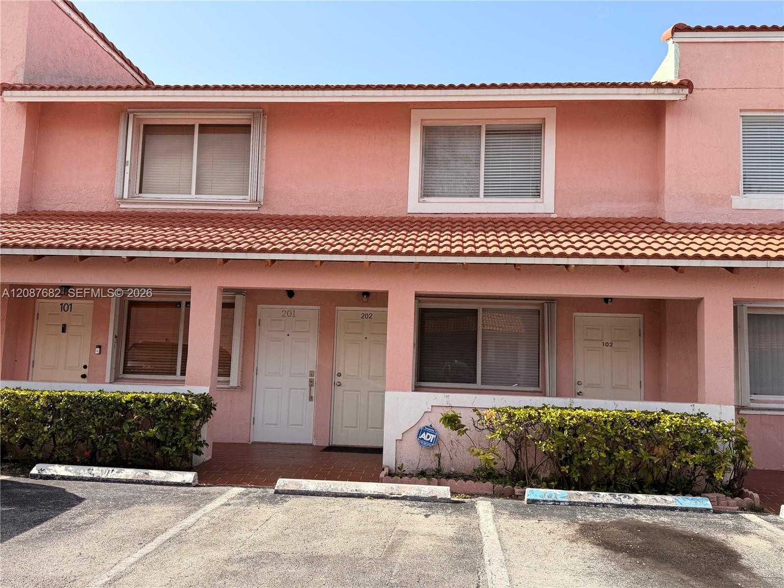 8019 Lake Dr  APT 202 Doral Florida United States, for Rent, residential, Roberto Villasmil, Interinvestments Realty, Inc.