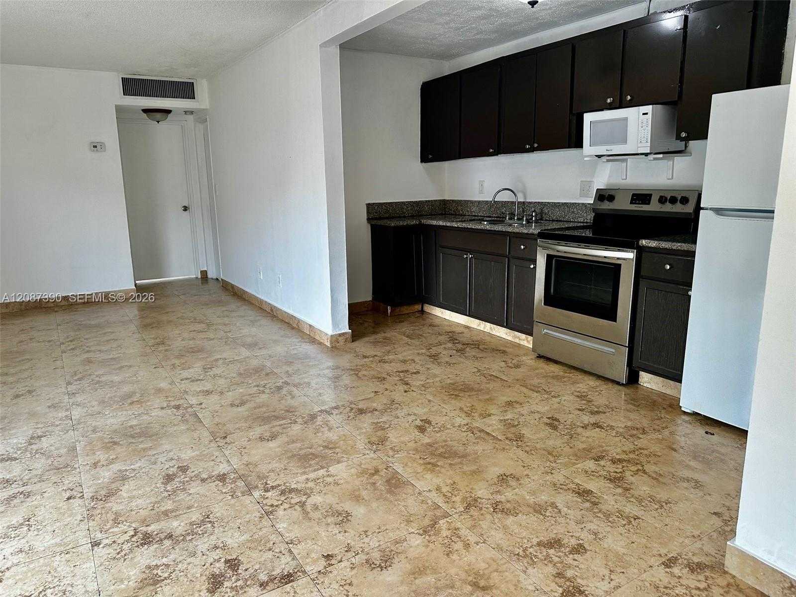 4540 NW 79th Ave  APT 1B Doral Florida United States, for Rent, residential, Roberto Villasmil, Interinvestments Realty, Inc.