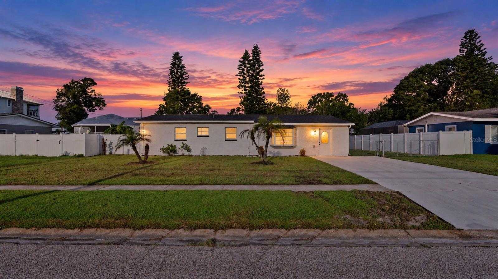 310 COUNTRY CLUB DRIVE Oldsmar Florida United States, for Sale, residential, Tony Quevedo , Kokopelli Real Estate