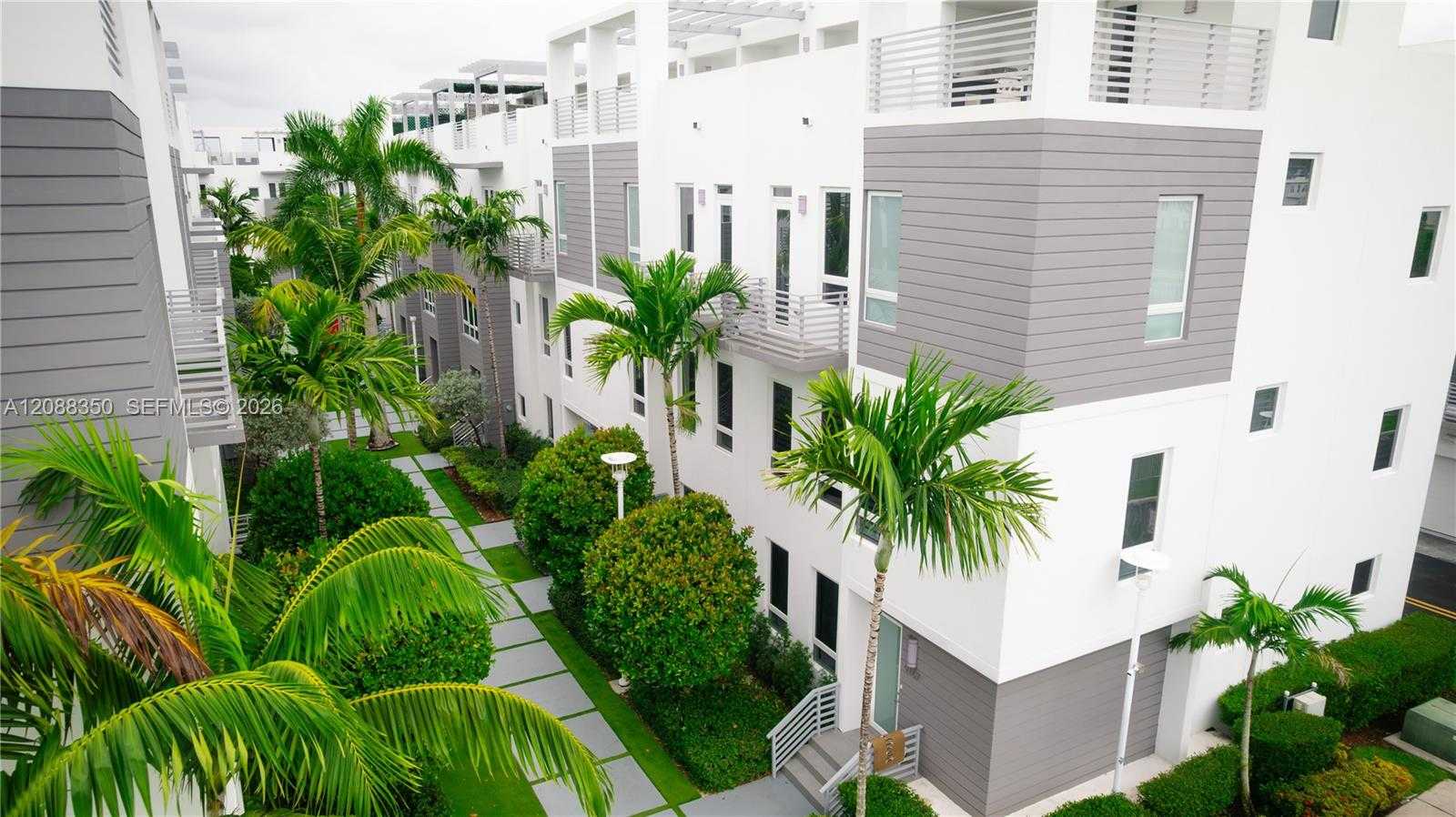 9165 NW 33rd St  APT 9165 Doral Florida United States, for Sale, residential, Roberto Villasmil, Interinvestments Realty, Inc.