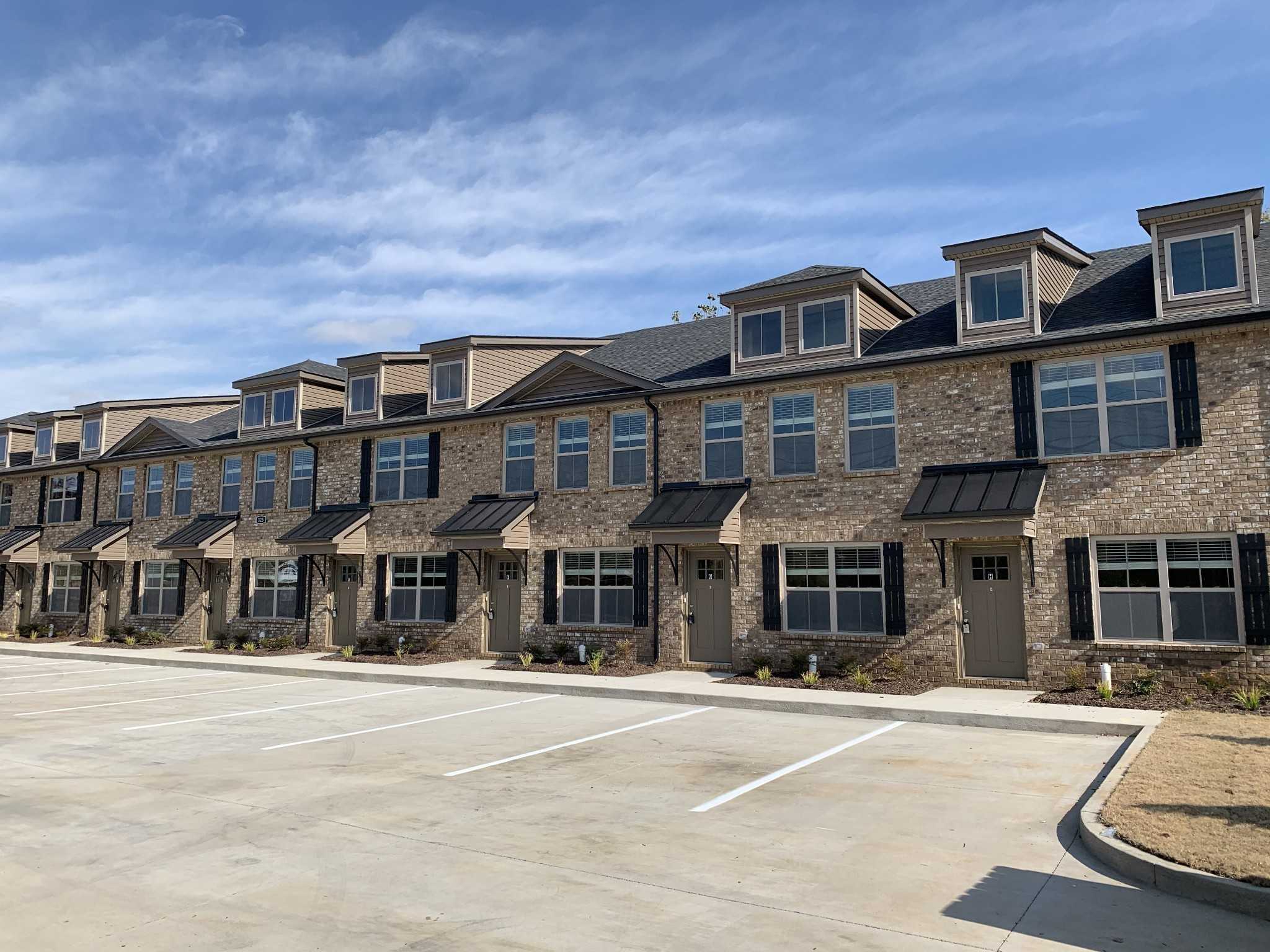325 Landrum Place  APT G Clarksville Tennessee United States, for Rent, residential, Rebekah  Sprabary, Sweet Home Realty & Property Management