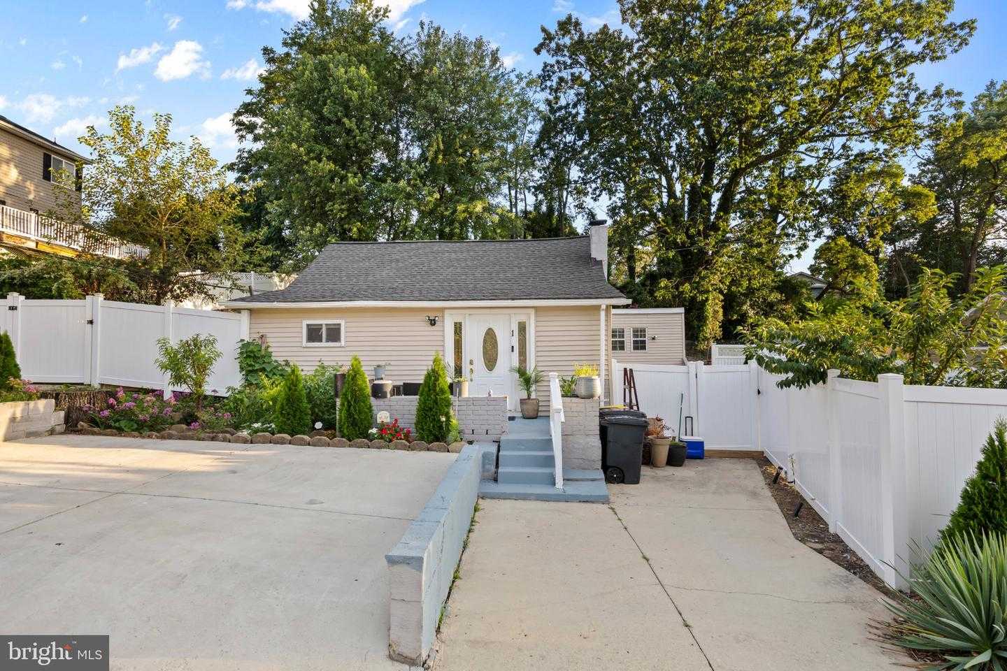1 SAINT CHARLES PLACE Glen Burnie Maryland United States, for Sale, residential, Litra  Simms, Simms and Associates