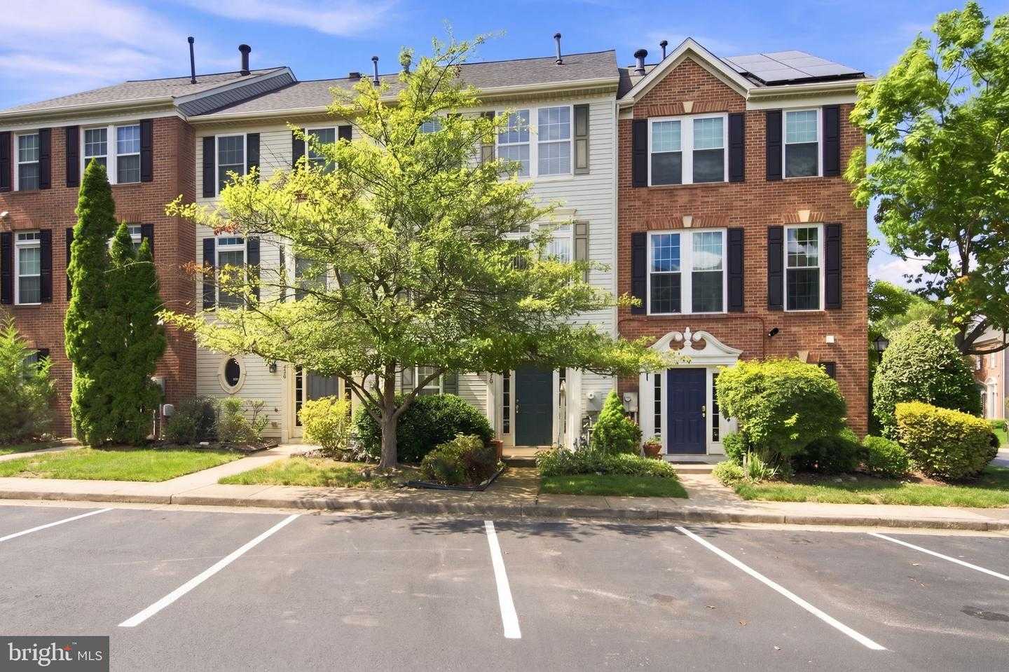940 HARRISON CIRCLE Alexandria Virginia United States, for Sale, residential,  , The Holly Group