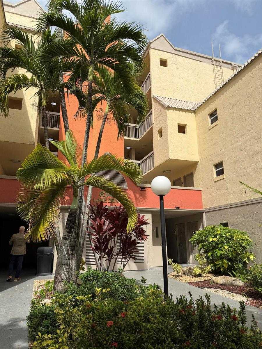 8343 LAKE Drive APT 207 Doral Florida United States, for Rent, residential, Roberto Villasmil, Interinvestments Realty, Inc.