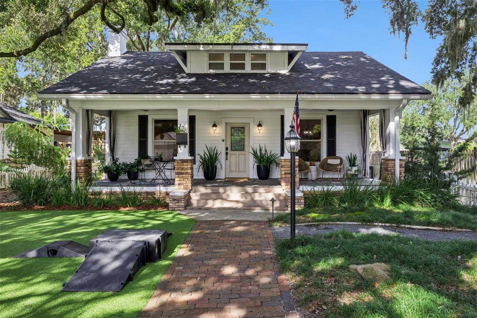128 N HIGHLAND AVENUE Winter Garden Florida United States, for Sale, residential, Zaira Mejia, Spaces & Styles Group