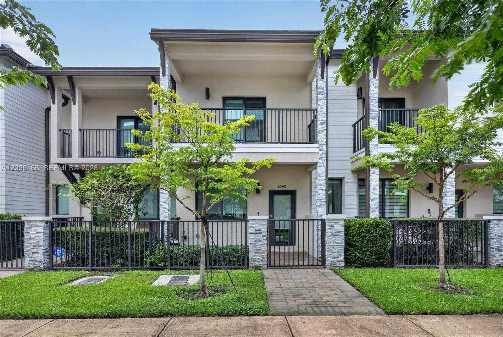 4540 NW 83rd Path Doral Florida United States, for Rent, residential, Roberto Villasmil, Interinvestments Realty, Inc.