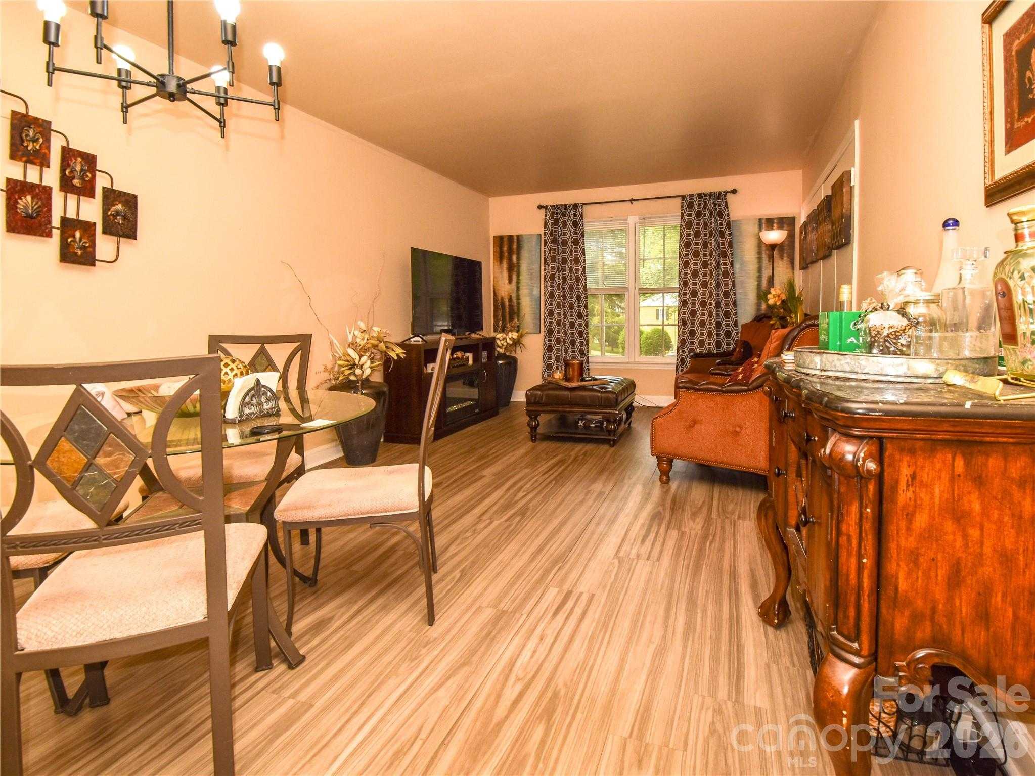 2890 Carriage Drive Winston Salem North Carolina United States, Sale Pending, residential,  , The Headley Group Realty
