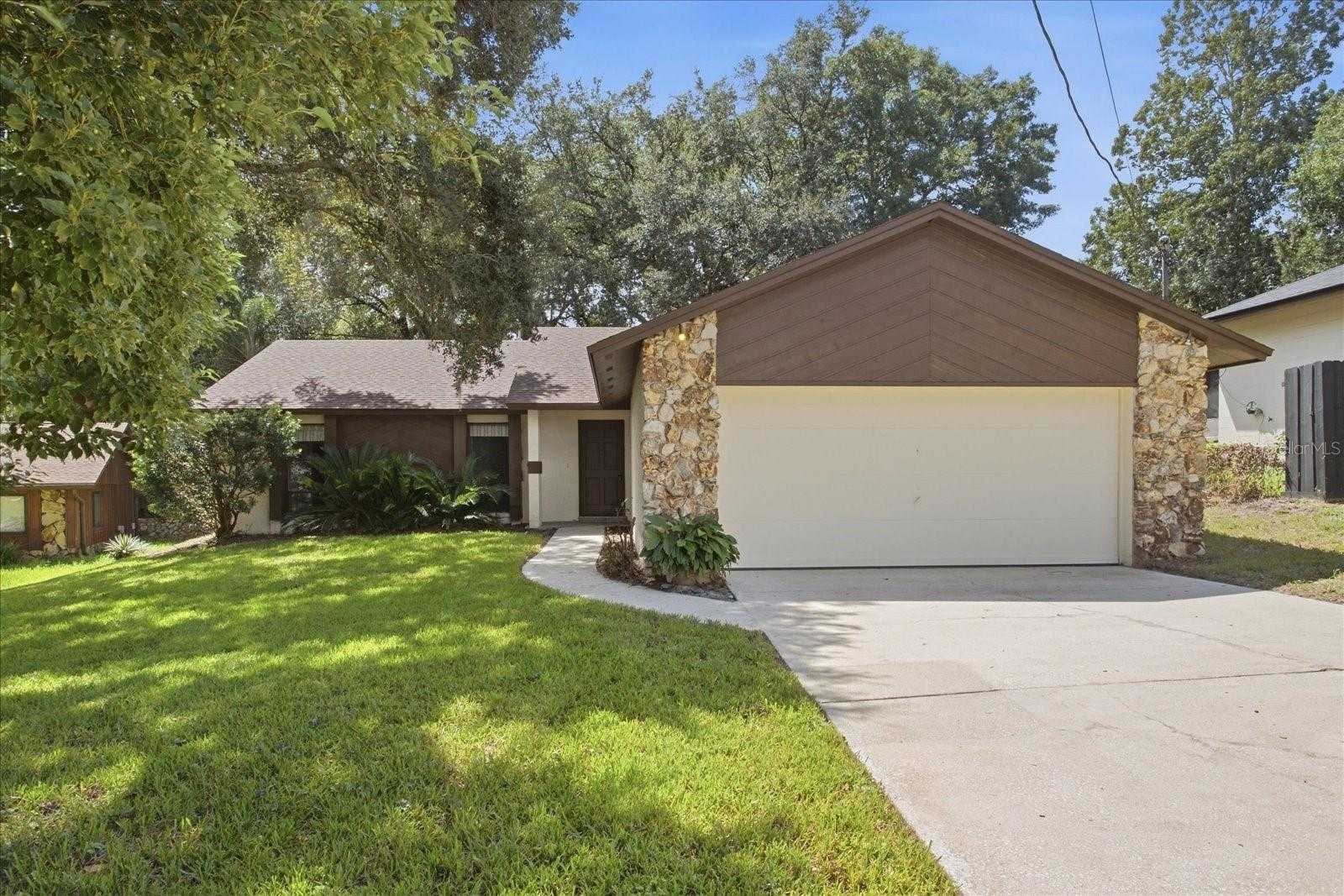 528 E HILLCREST Altamonte Springs Florida United States, for Sale, residential, Zaira Mejia, Spaces & Styles Group
