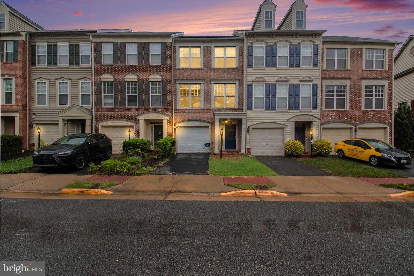 8139 DOVE COTTAGE COURT Lorton Virginia United States, for Sale, residential,  , The Holly Group