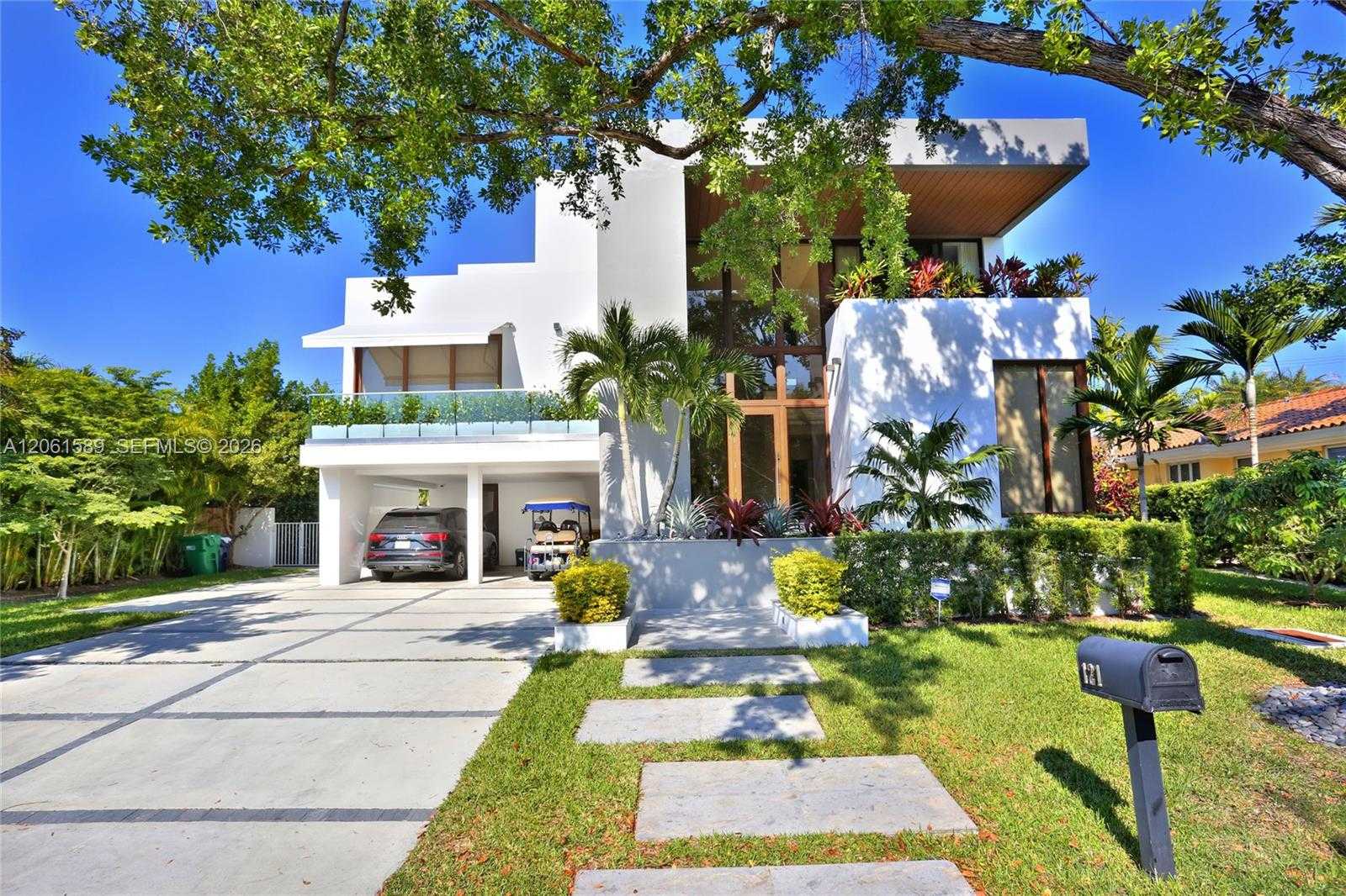 121 Buttonwood Dr Key Biscayne Florida United States, for Rent, residential,  , Phoenix Realtors LLC