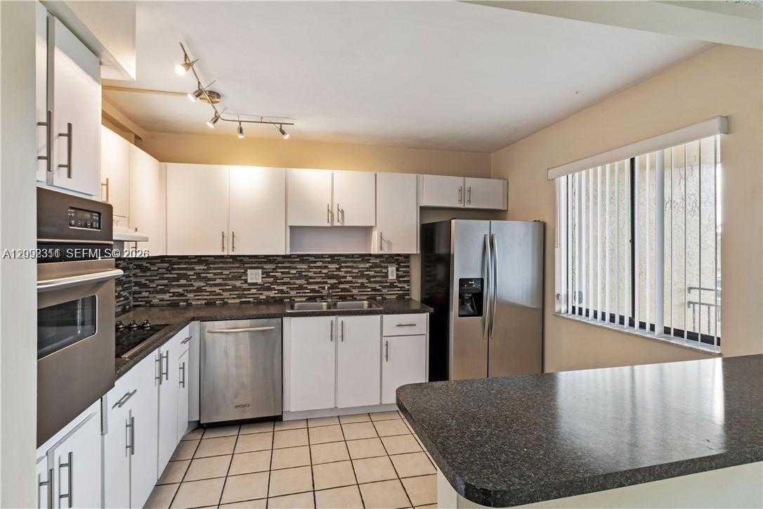 321 Lakeview Dr  APT 204 Weston Florida United States, for Sale, residential, Radmila Mandel, Florida Sky Realty Group