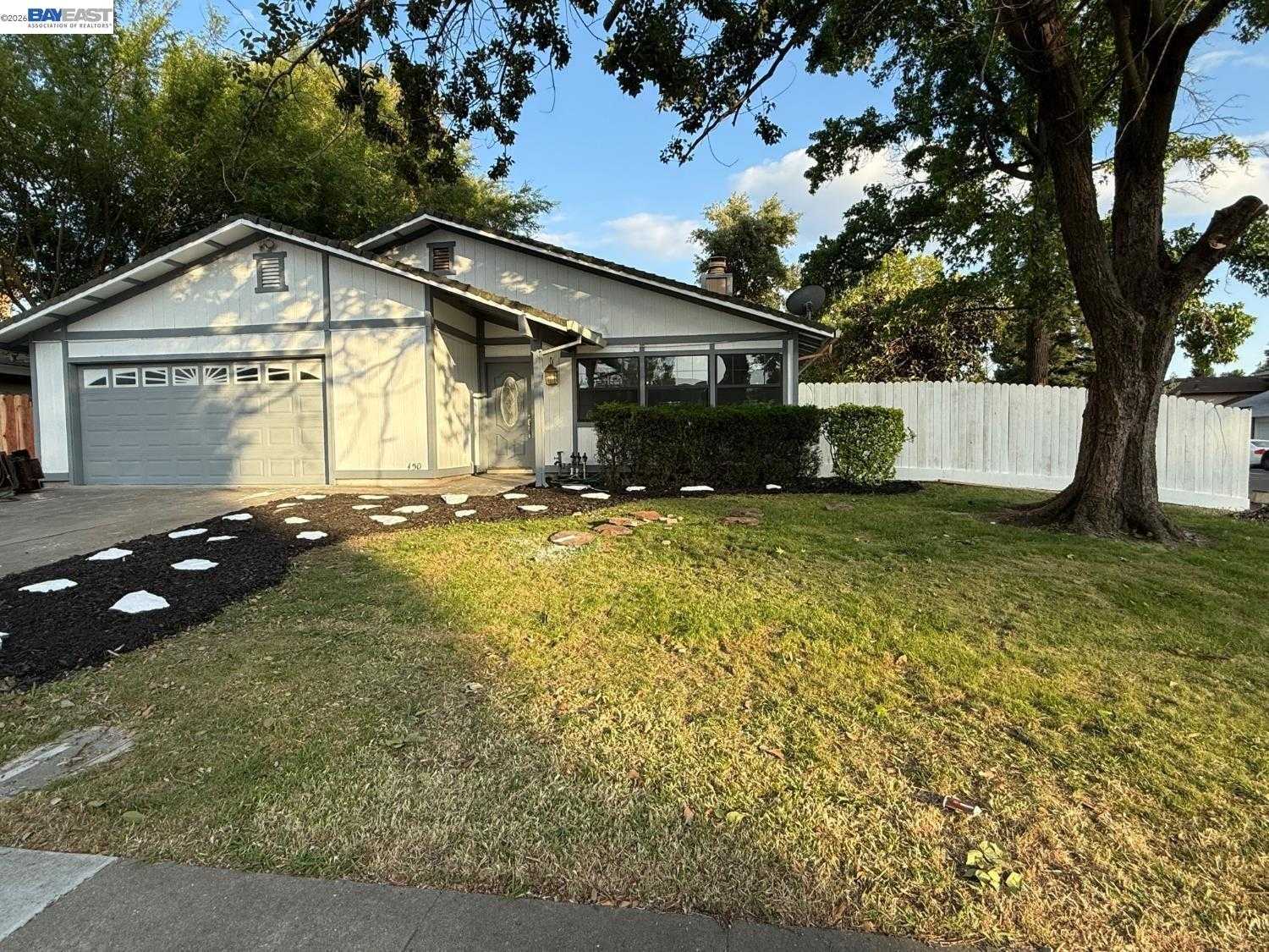 1450 Oak Nob Way Sacramento California United States, for Sale, residential, , Royalty Property Management & Realty