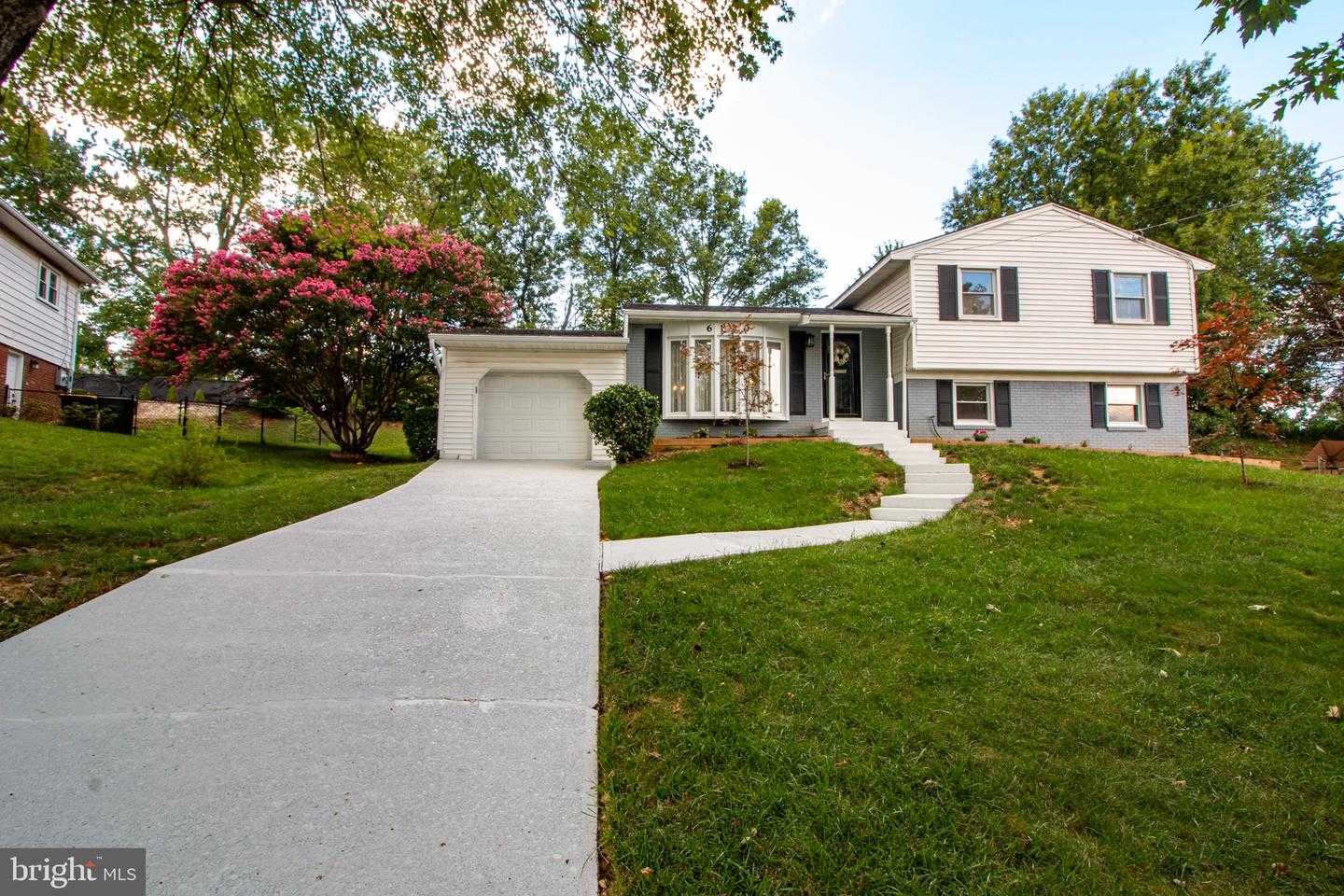 6120 SQUIRE LANE Alexandria Virginia United States, for Sale, residential,  , The Holly Group