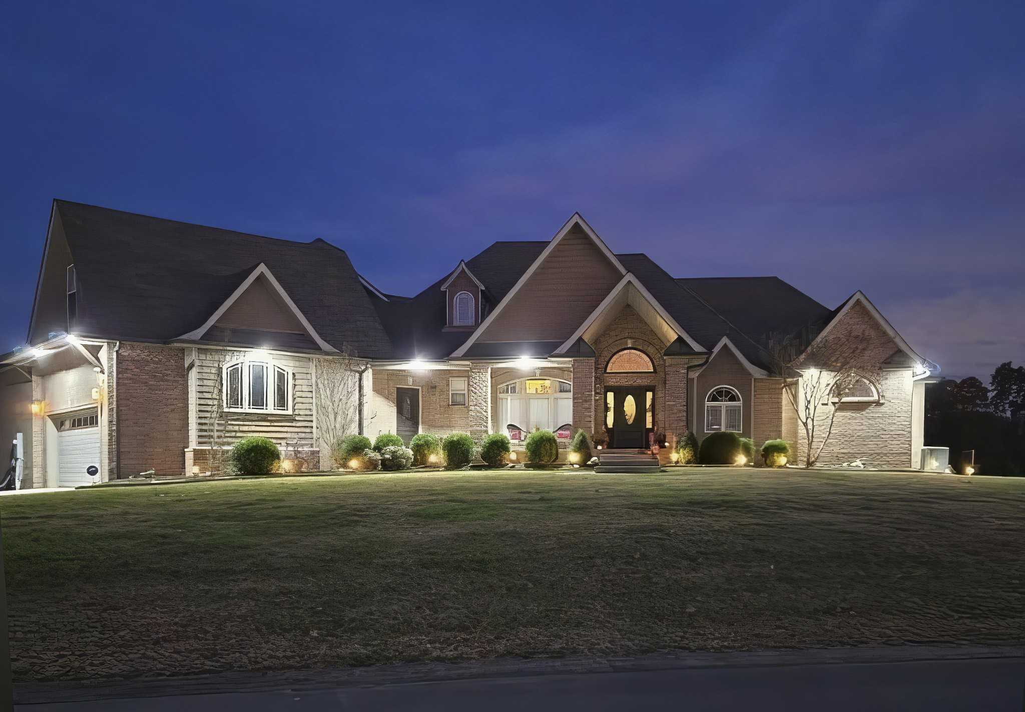 816 Yorkbar Court Clarksville Tennessee United States, for Sale, residential, Rebekah  Sprabary, Sweet Home Realty & Property Management