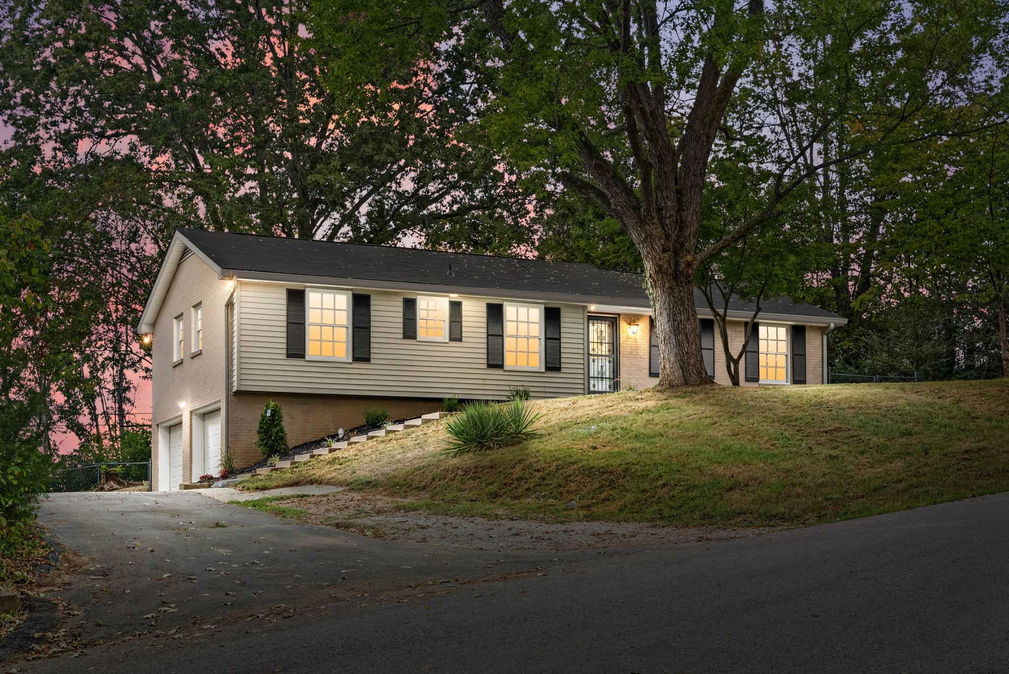 916 Beacon Dr Clarksville Tennessee United States, for Sale, residential, Rebekah  Sprabary, Sweet Home Realty & Property Management
