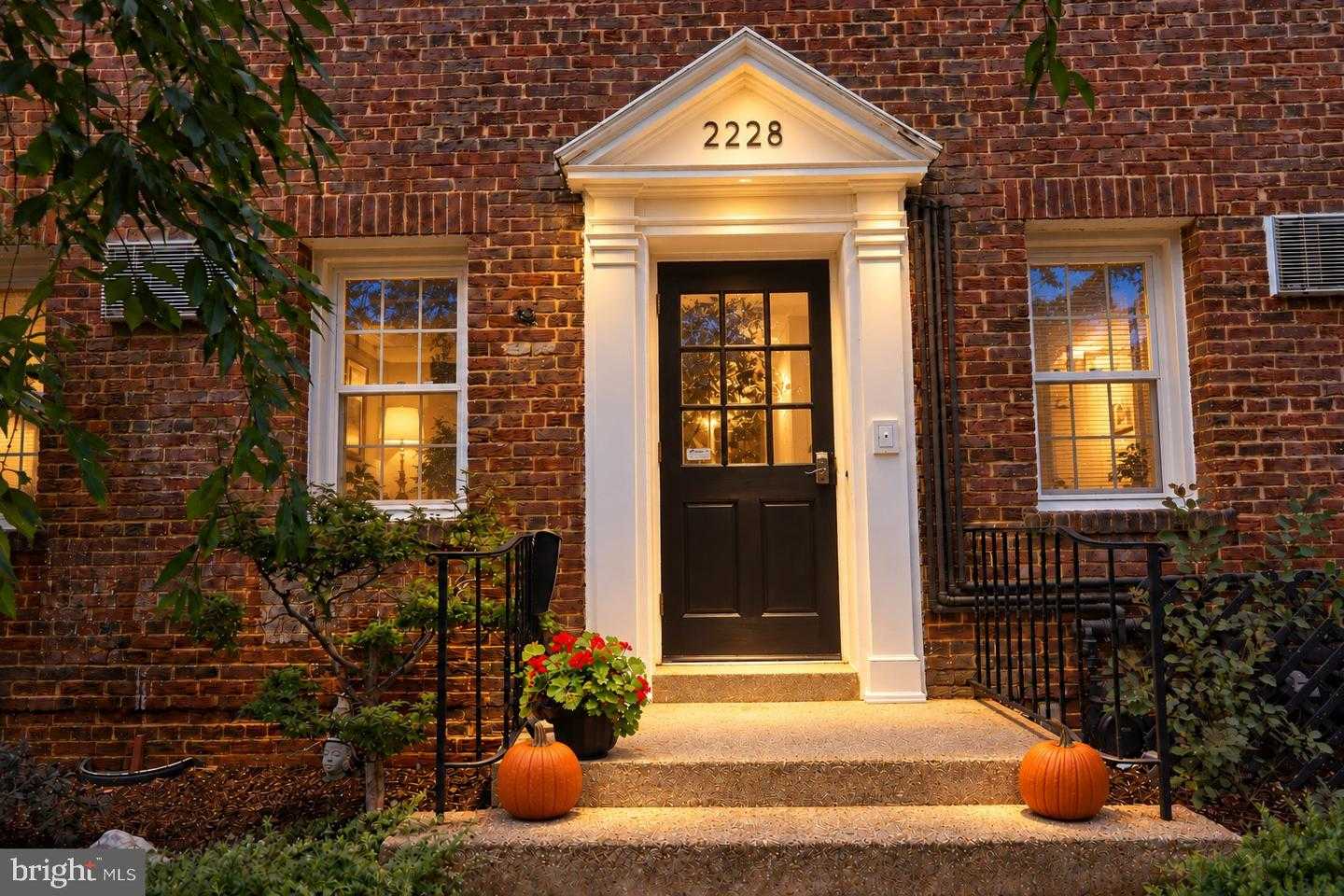 2228 40TH STREET APT 3 Washington District Of Columbia United States, for Sale, residential, Edward Giles, Georgetown Realty Group