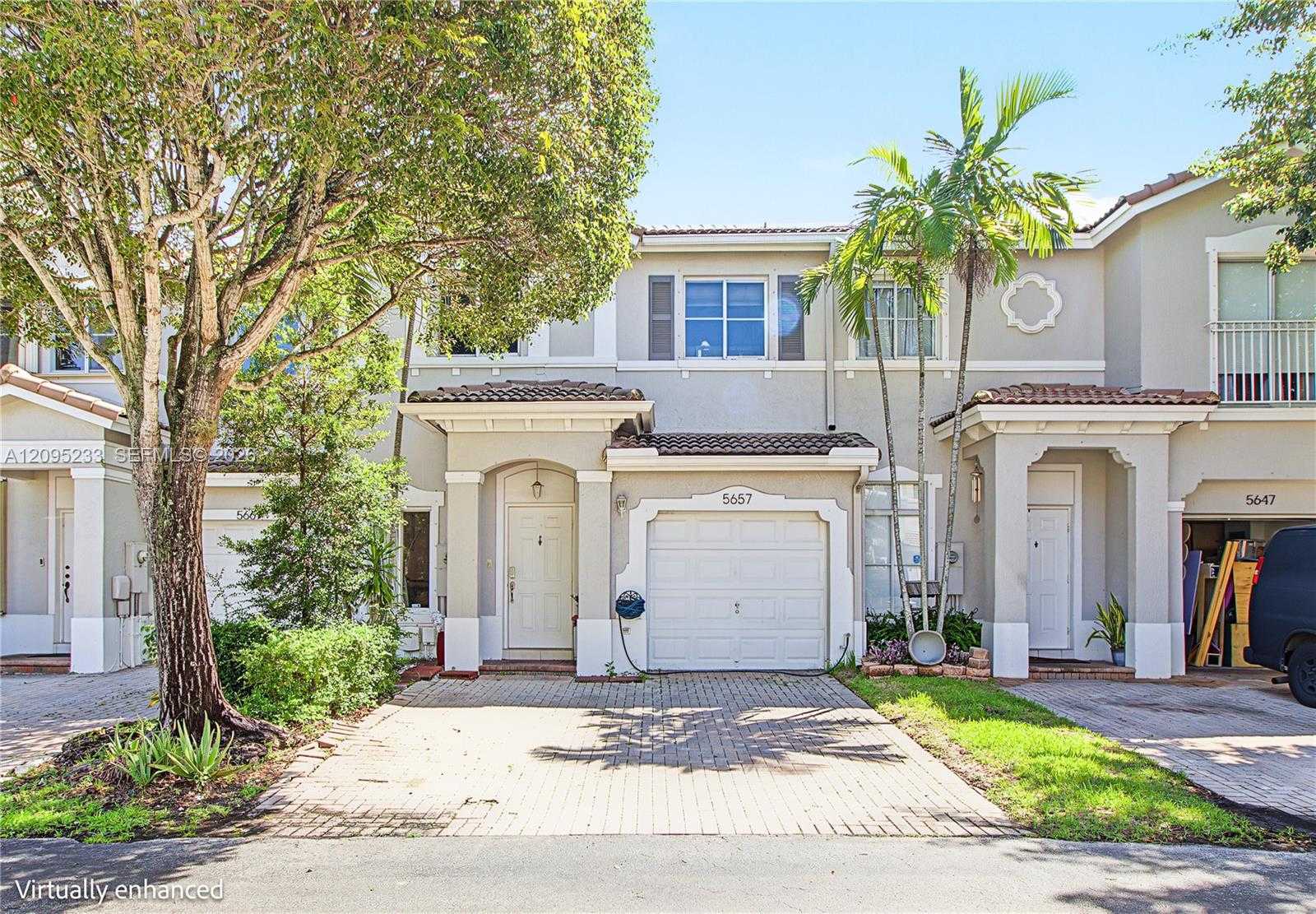 5657 NW 113th Ave Doral Florida United States, for Sale, residential, Roberto Villasmil, Interinvestments Realty, Inc.