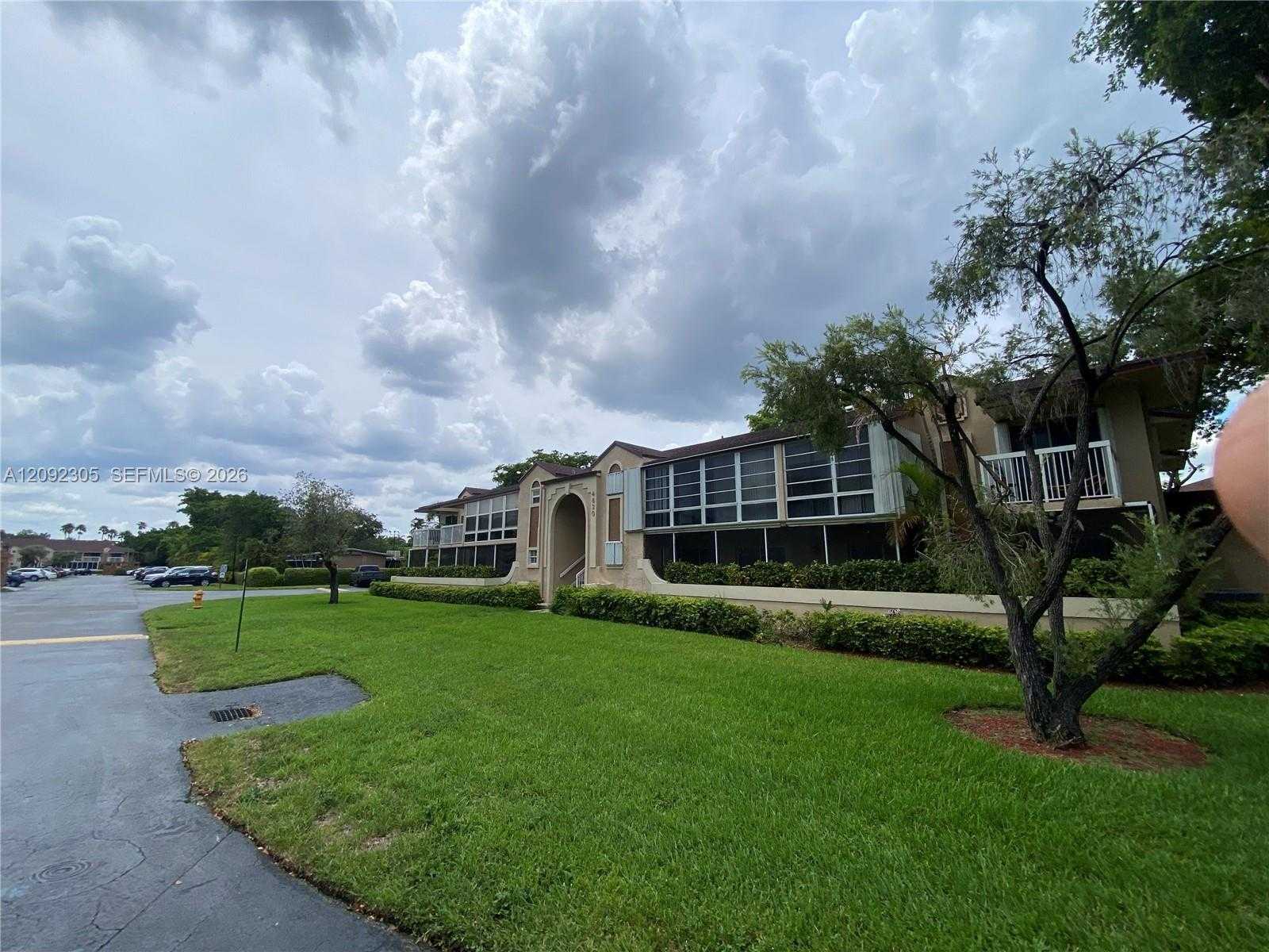 4830 NW 102nd Ave  APT 101-6 Doral Florida United States, for Rent, residential, Roberto Villasmil, Interinvestments Realty, Inc.